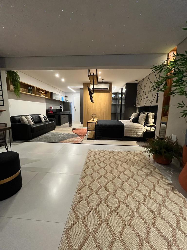 Paz e aconchego no centro comercial mais cosmopolita de Goiânia.